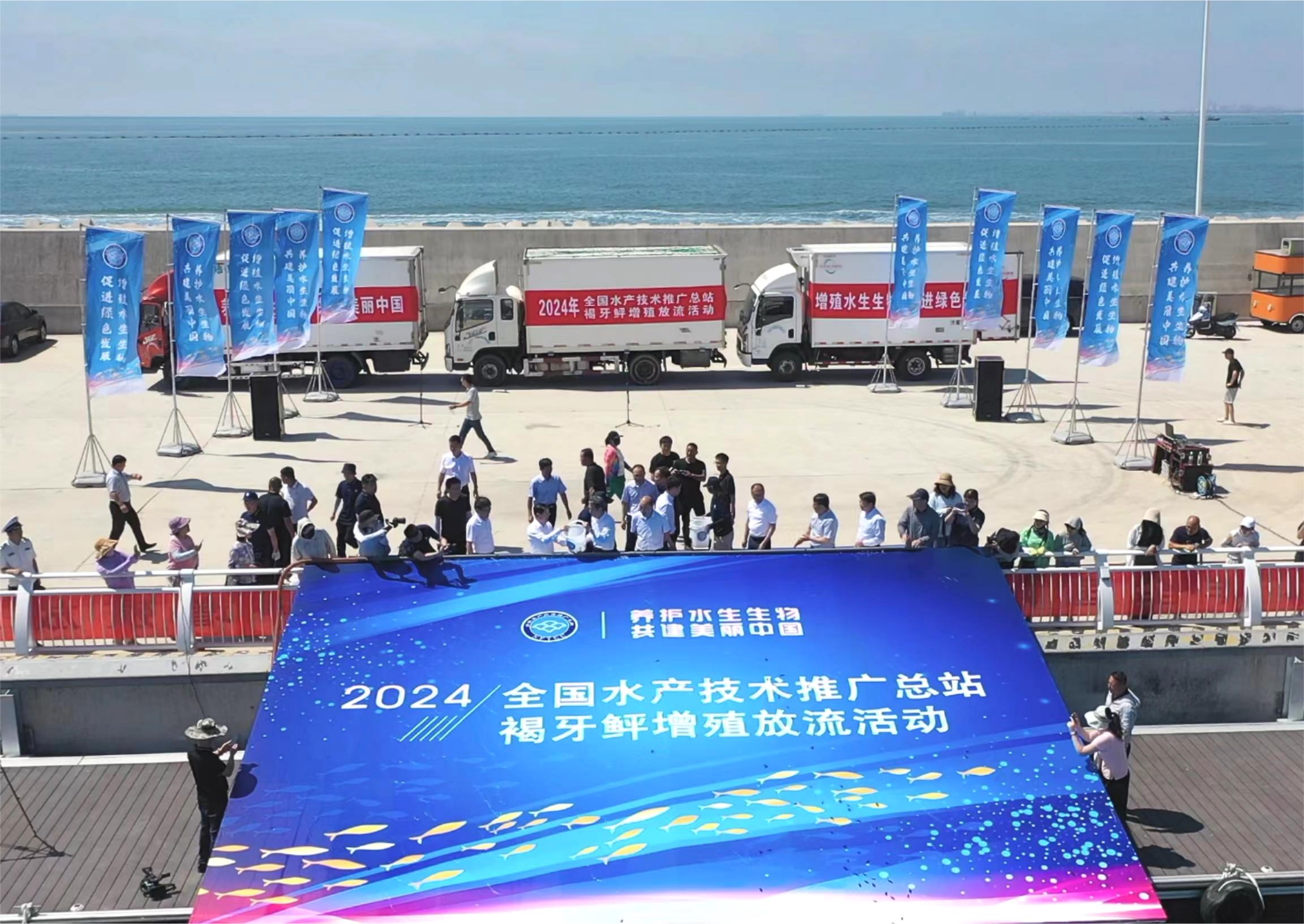 何建湘带队赴新疆参加“三下乡”集中示范活动并调研